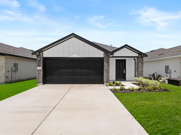1247 Avery Ranch Dr, New Braunfels, TX 78130