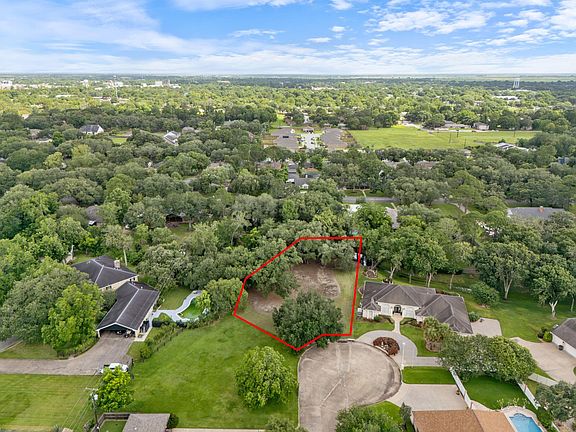 3rd image of 4 Stoney Brook Ln
