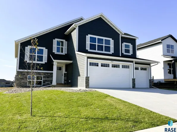 2917 S Copper Creek Ave, Sioux Falls, SD 57110