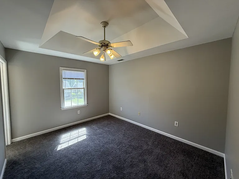 394 W Pointe Dr — Photo 10