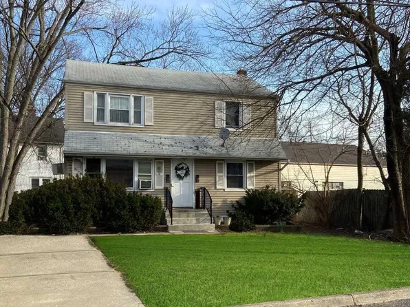 55 Bedford Ave, Bergenfield, NJ 07621
