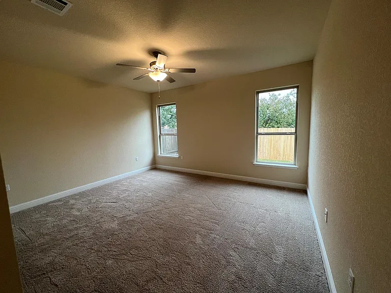 704 Falkland Trce — Photo 9