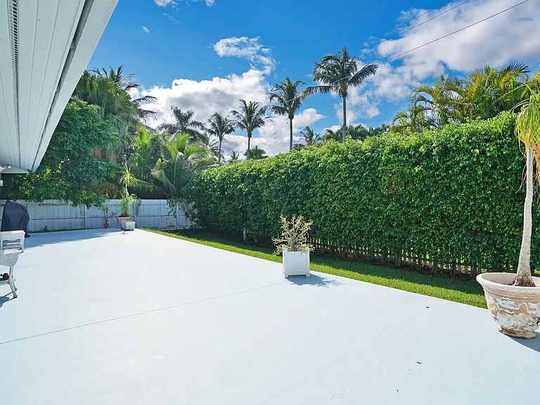 17 E Ocean Ave — Photo 39