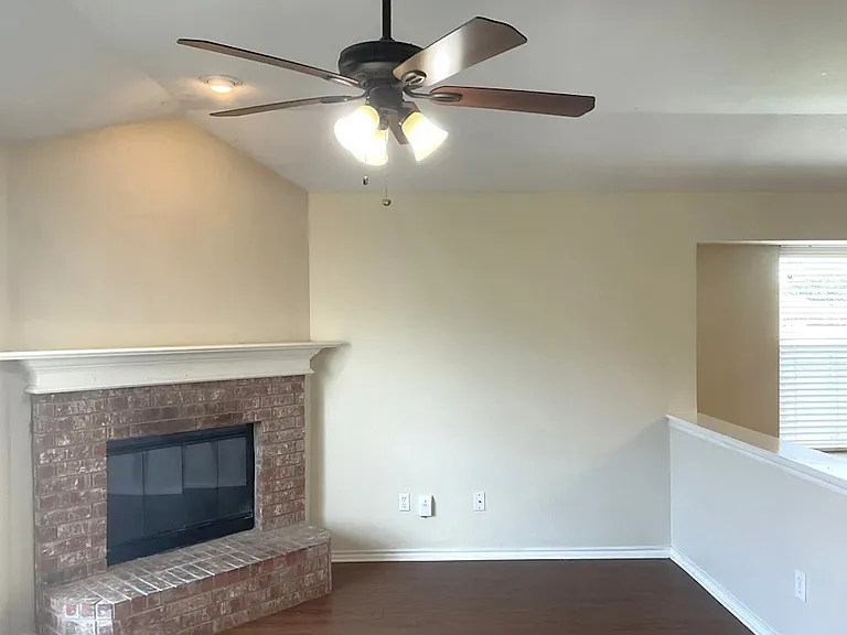 959 Heather St — Photo 5