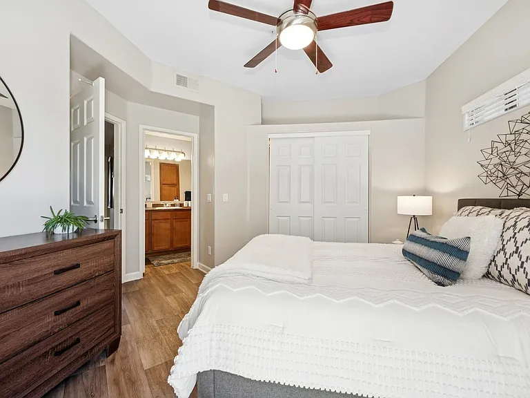 Scottsdale Horizon Apartments — Photo 7