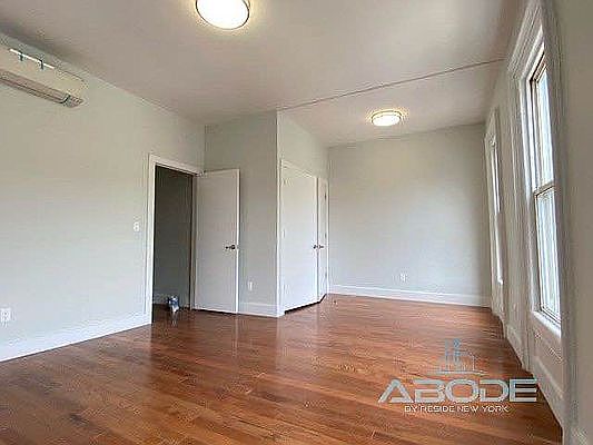2nd image of 534 Willoughby Ave #1A