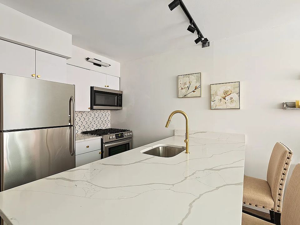 1st image of 555 W 23rd St APT N7q