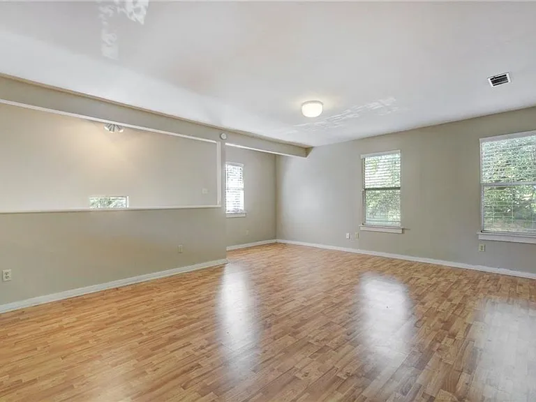 1305 Lorrain St #E — Photo 5