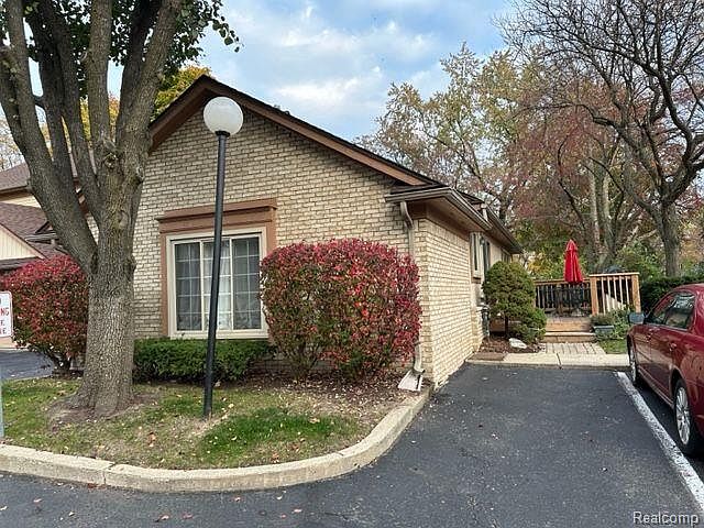 1st image of 501 Maria Dr