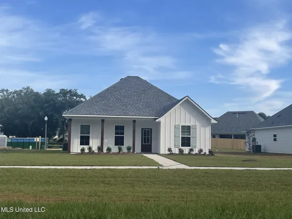 816 Old Spanish Trl, Bay Saint Louis, MS 39520