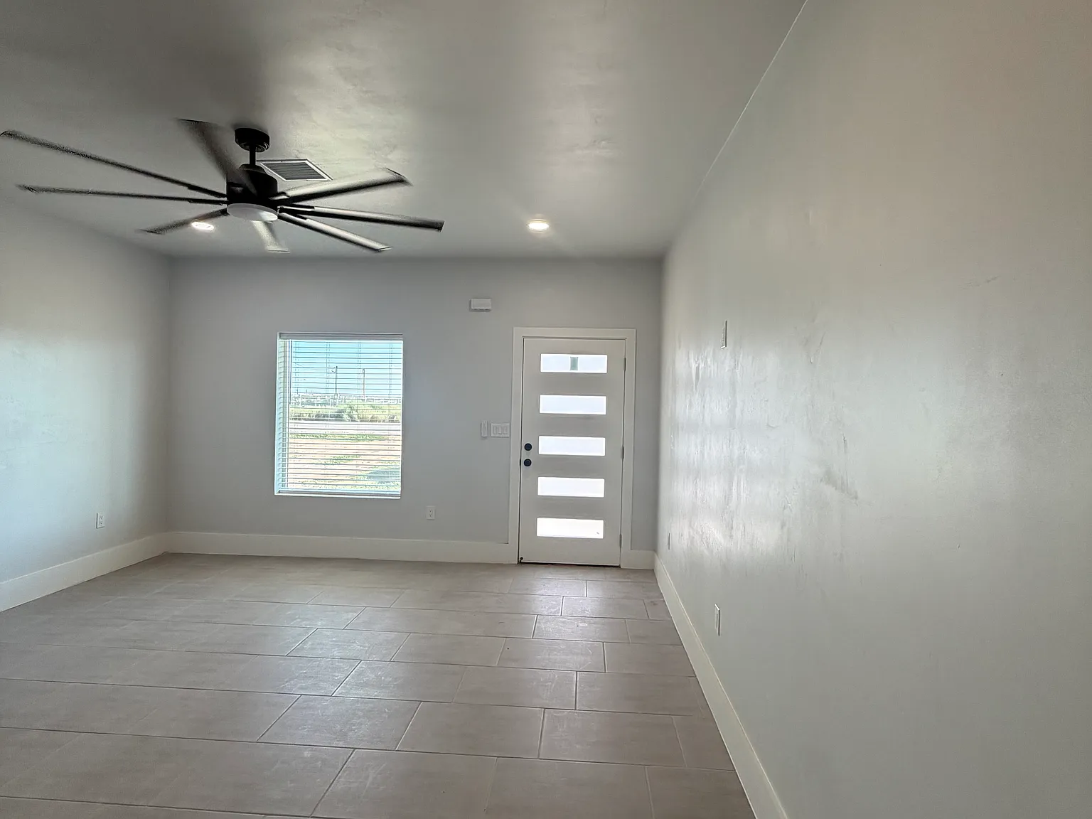3 bed, 1200 sqft, $1,400 — Photo 4