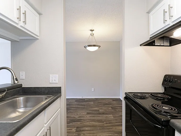 City Crest Apartments — Photo 78