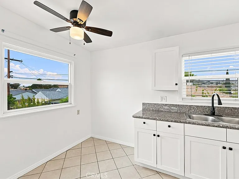 219 W Riggin St #C — Photo 11