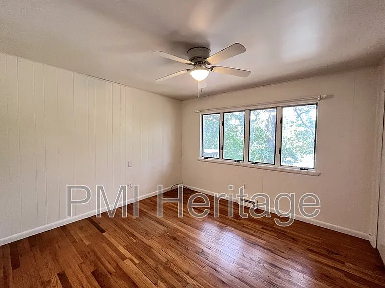 1139 N Sunset Dr — Photo 11
