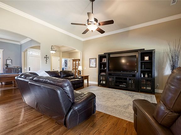 3rd image of 6112 Valley Forge Dr