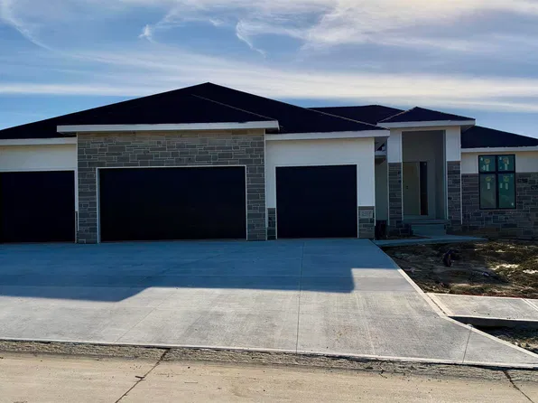 21325 Grand Ave, Elkhorn, NE 68022