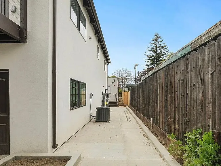 550 Hathaway Ave — Photo 6