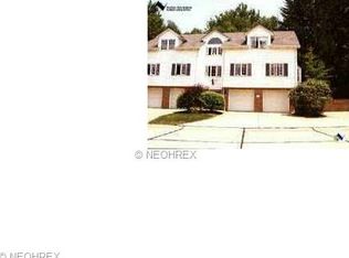 213 S Oval Dr, Chardon, OH 44024