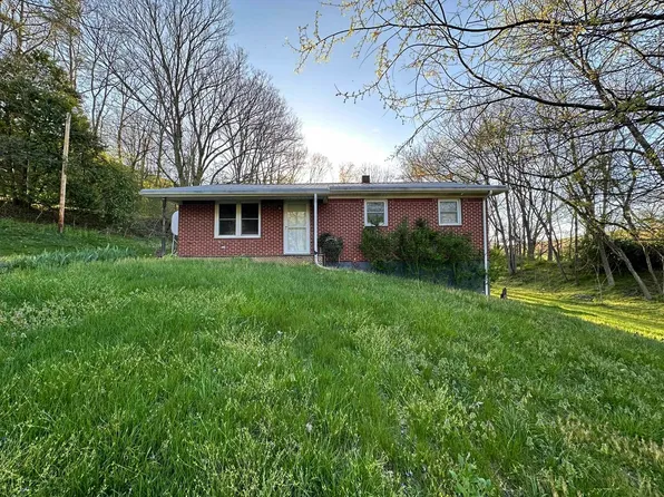 146 Dr Moore Rd, Cripple Creek, VA 24322