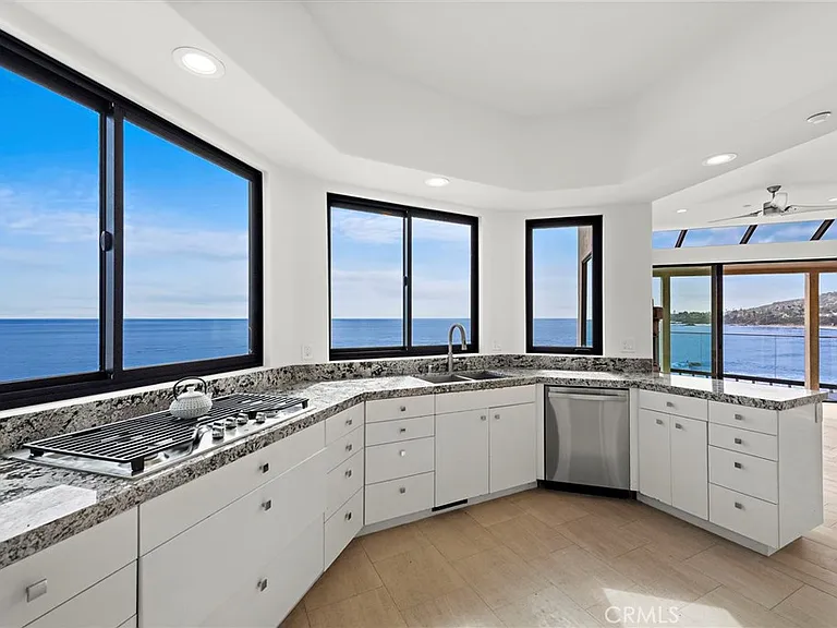 715 Oceanfront Front — Photo 10