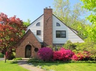 264 Vandelinda Ave, Teaneck, NJ 07666