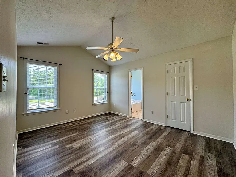 470 Rushmore Ct — Photo 13