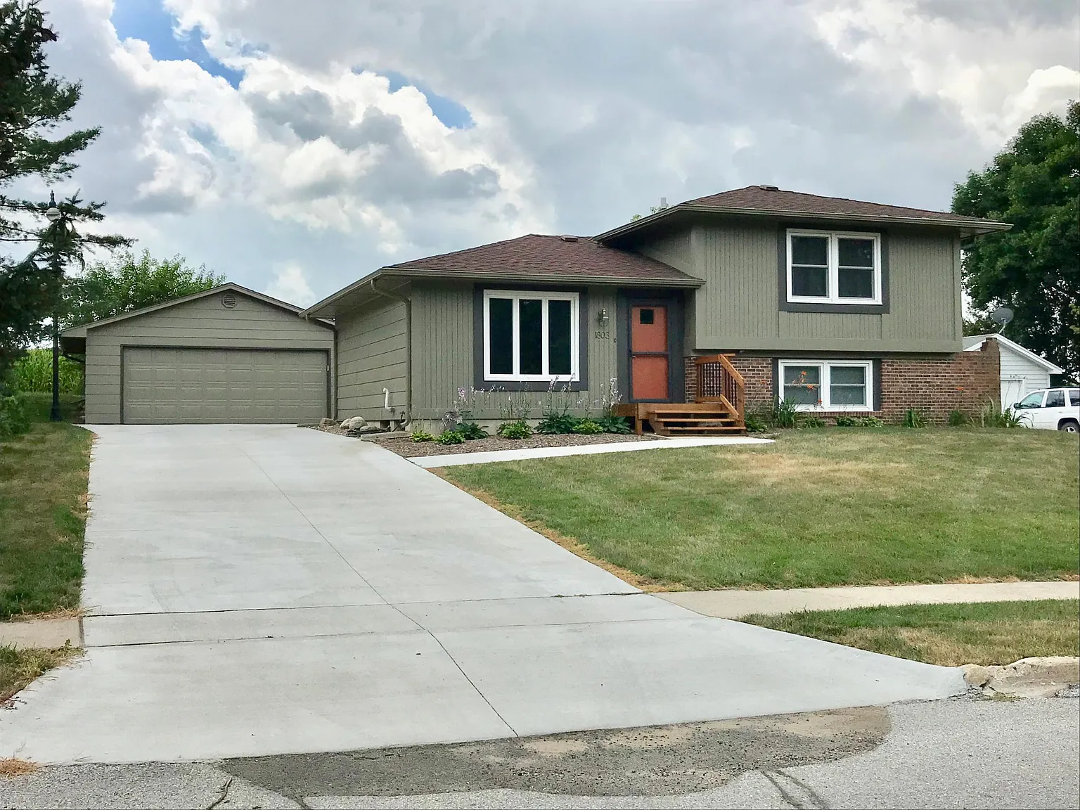 4 bed, 1472 sqft, $1,800 — Photo 1