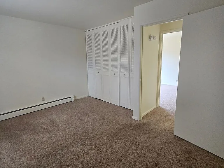 Mulford Park Apartments — Photo 5