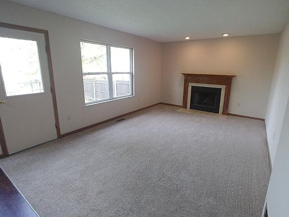 4th image of 1442 Pinestone Dr