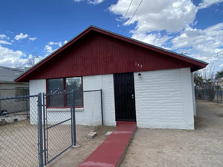 143 E District St — Photo 1