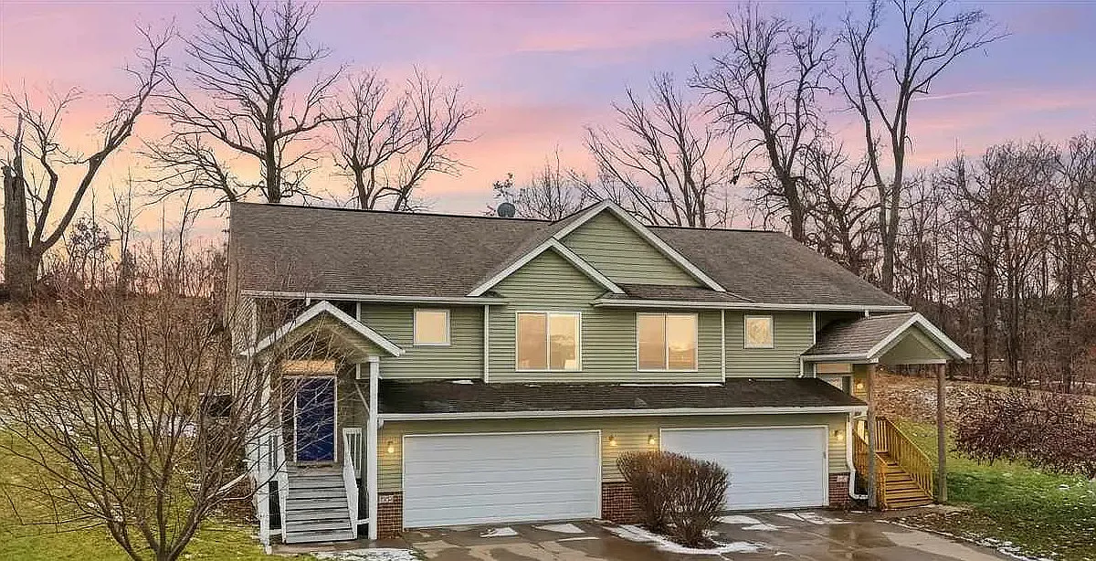 295 Hickory Ct — Photo 1