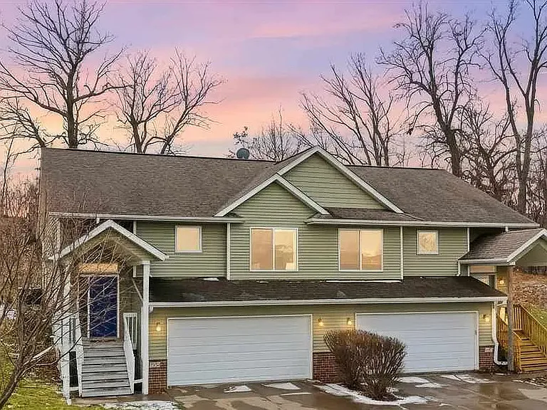 295 Hickory Ct — Photo 1