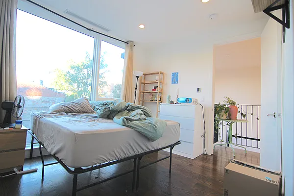 Rented by Nooklyn NYC LLC | media 34