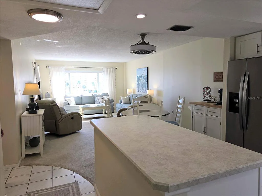 2 bed, 2.0 bath, 970 sqft, $2,000 — Photo 3
