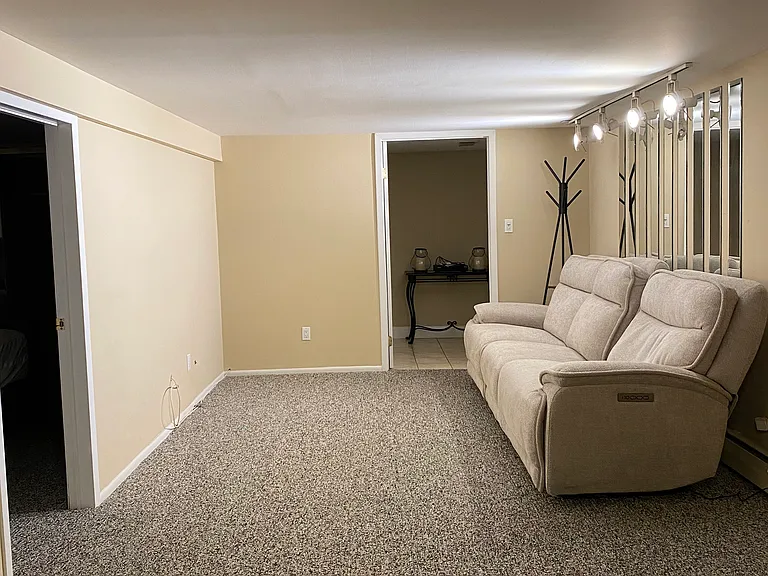 1465 Plum Ln — Photo 9