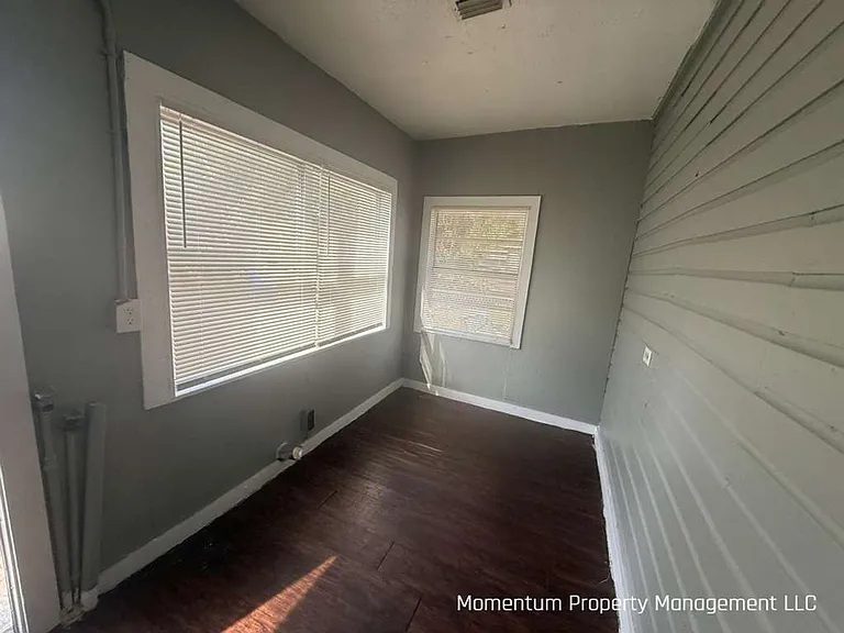 836 Martin Luther King Jr Ave — Photo 11