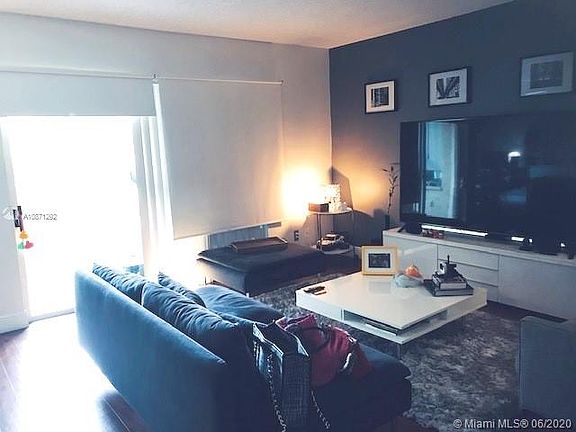 4th image of 1062 Coral Club Dr #1062