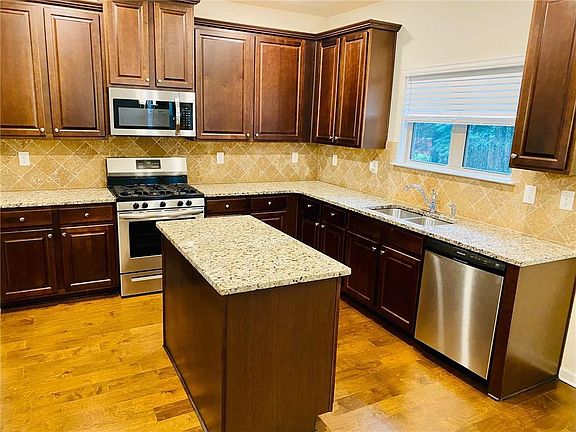 3rd image of 3403 Lake End Dr