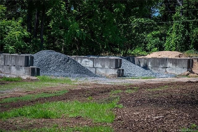 1st image of 104 Deer Meadow Ln