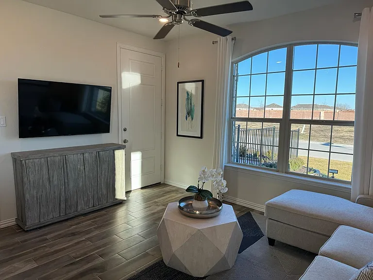 3109 Cottonwood Ln — Photo 1