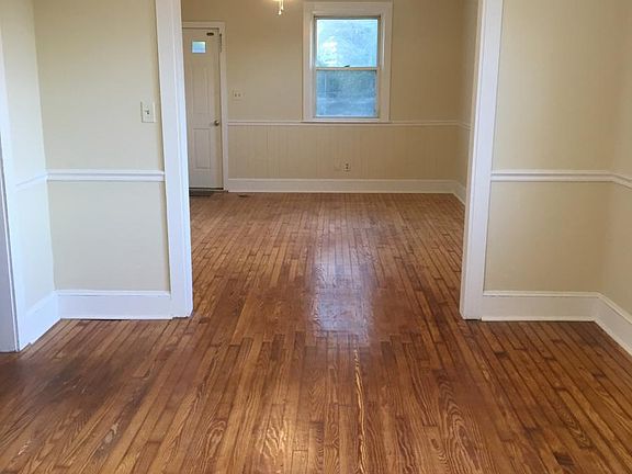 5th image of 402 Hayward Ave