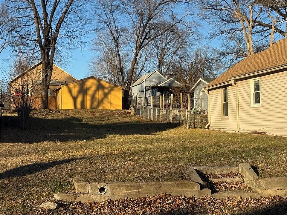 1st image of 934 Ottawa St