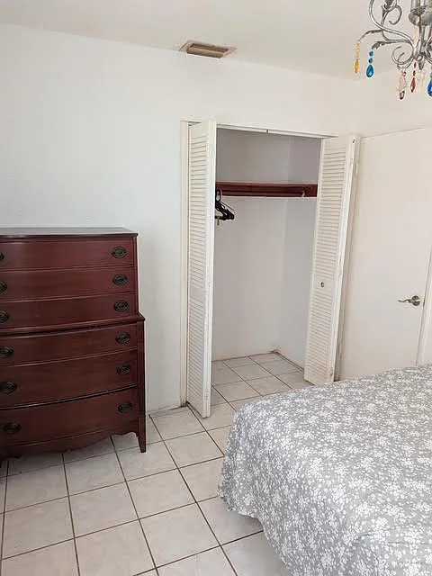 1 bed, $300 — Photo 2