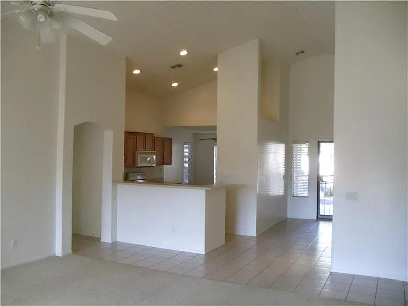 4 bed, 1925 sqft, $2,350 — Photo 3
