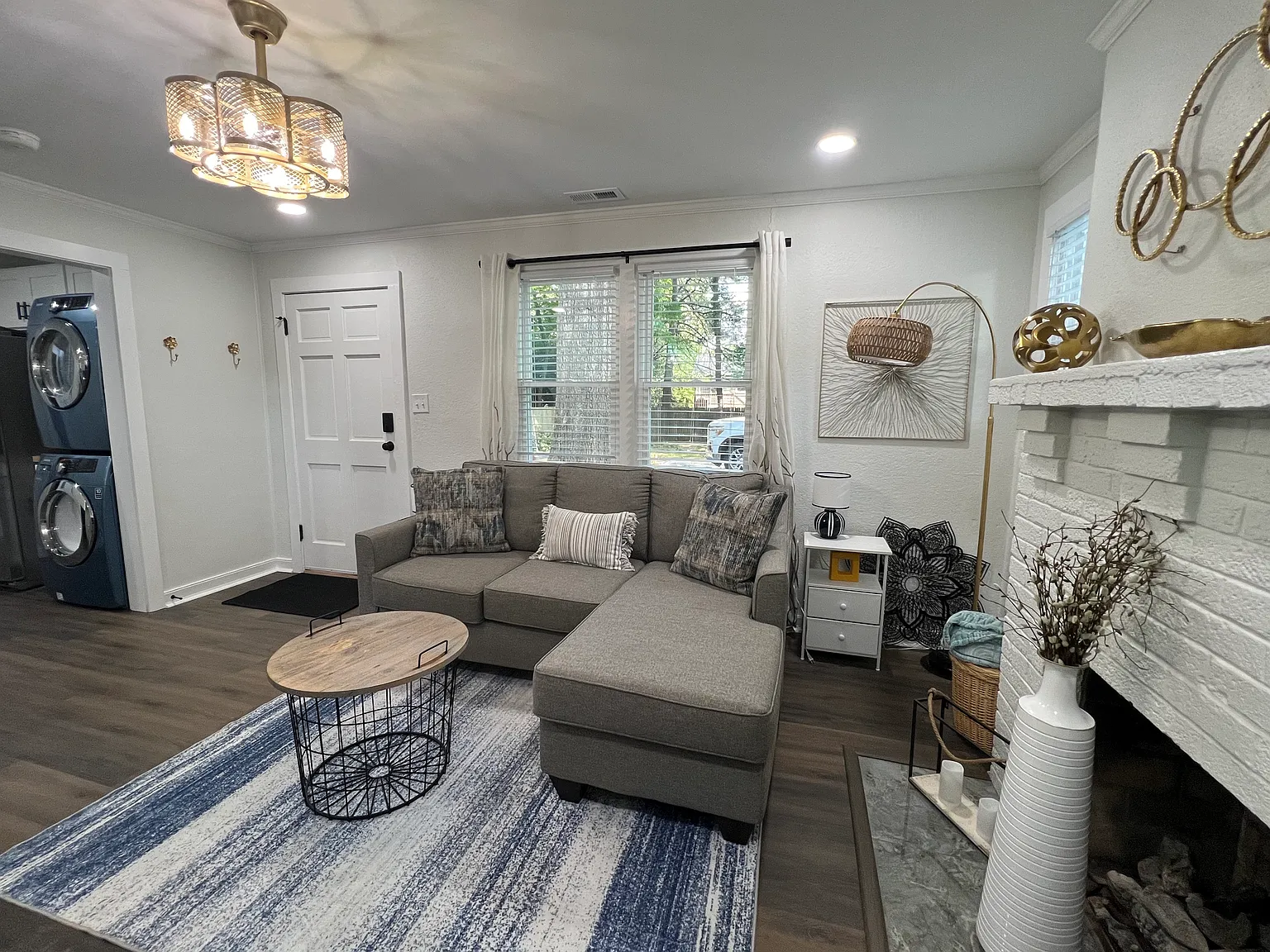2 bed, 1005 sqft, $2,200 — Photo 3
