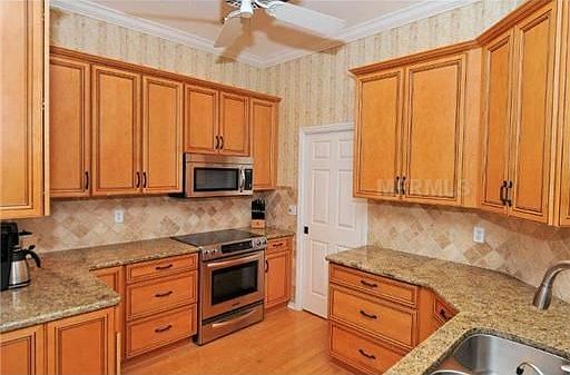 3rd image of 8520 Woodbriar Dr