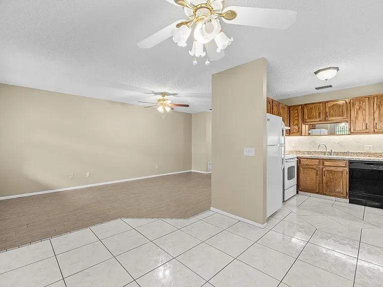 29 Lake Vista Trl #205 — Photo 14