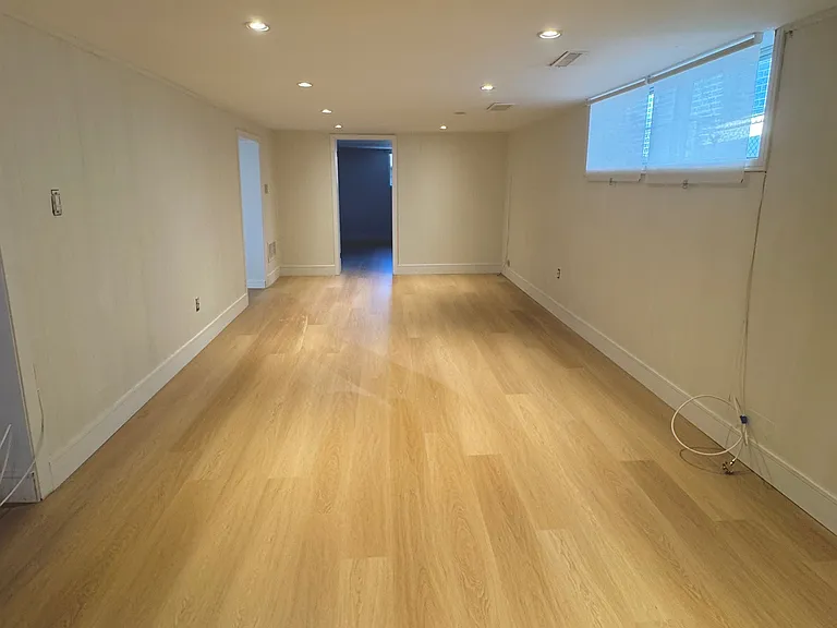 36 Ashmore Ave #LOWER — Photo 9
