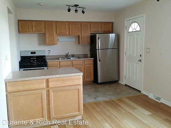 2nd image of 941 W North Ave APT A
