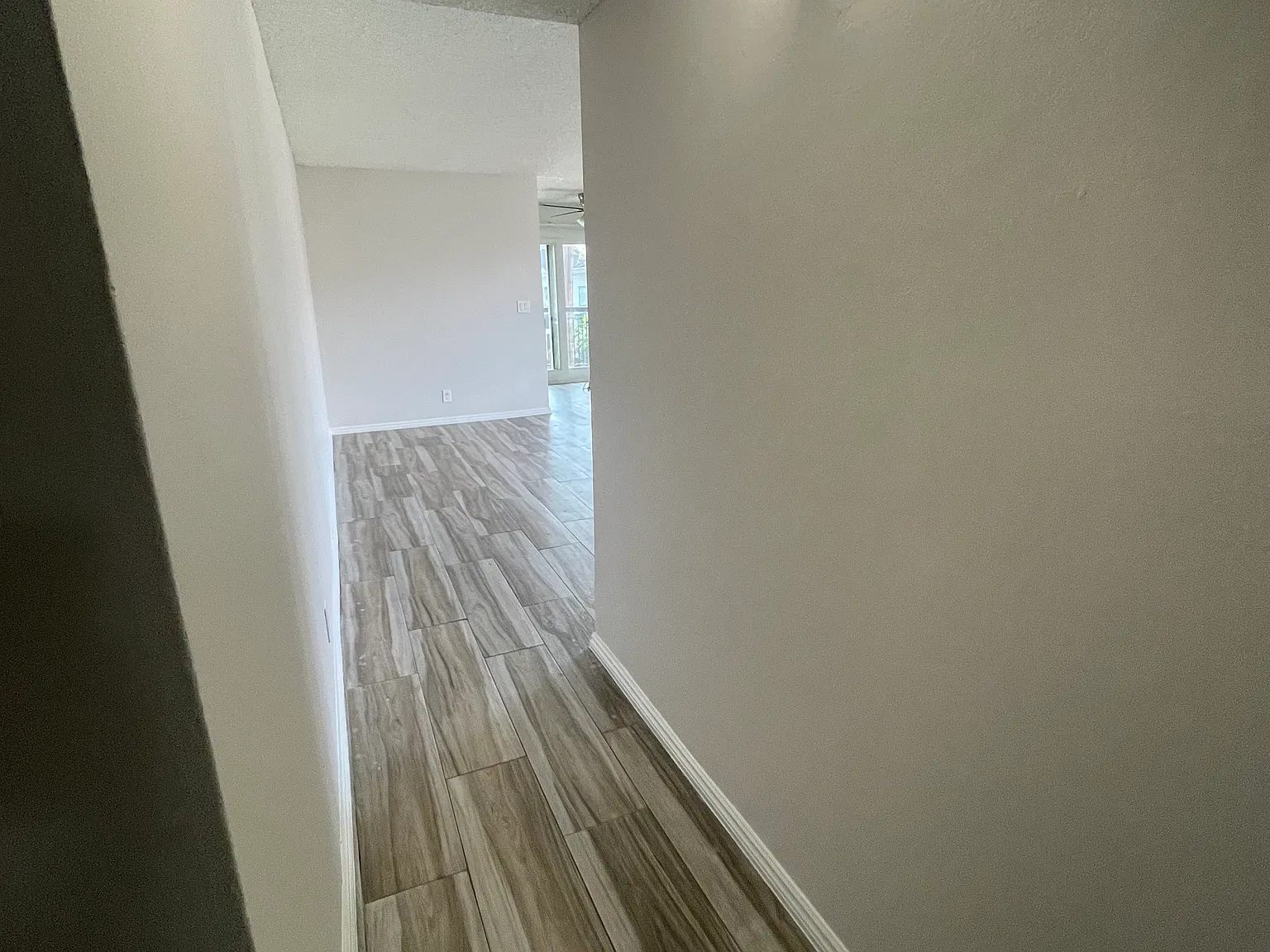 2 bed, 830 sqft, $2,700 — Photo 3